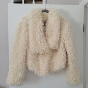 Decree cream fuzzy jacket